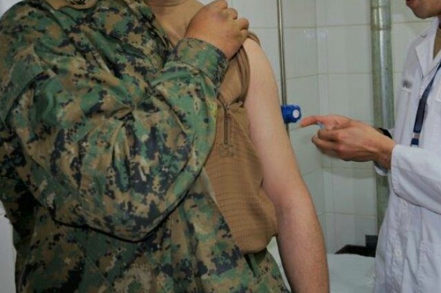 ConfusamChile's tweet image. Presidenta de la @ConfusamChile, Gabriela Flores denuncia!!. Ahora @ministeriosalud indica posterga la vacunación de niños hasta después del 15 de abril para priorizar a carabineros y #FFAA . Una vez más el @GobiernodeChile protegiendo a FFAA antes que población. 
#coronavirus