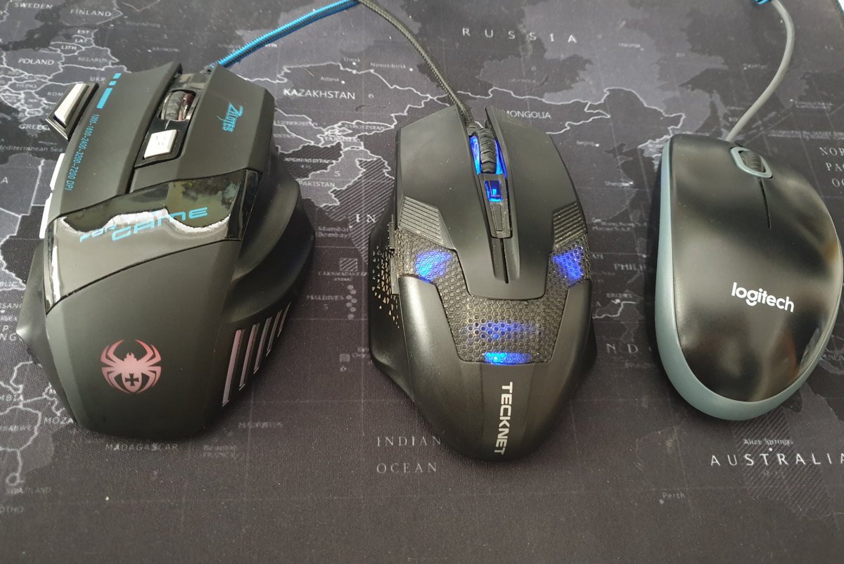 _S31BY's tweet photo. Which trashy mouse should I use today?😅😅
#pcgamer #girlgamer #cheapmouse https://t.co/4g0tV1hRRD