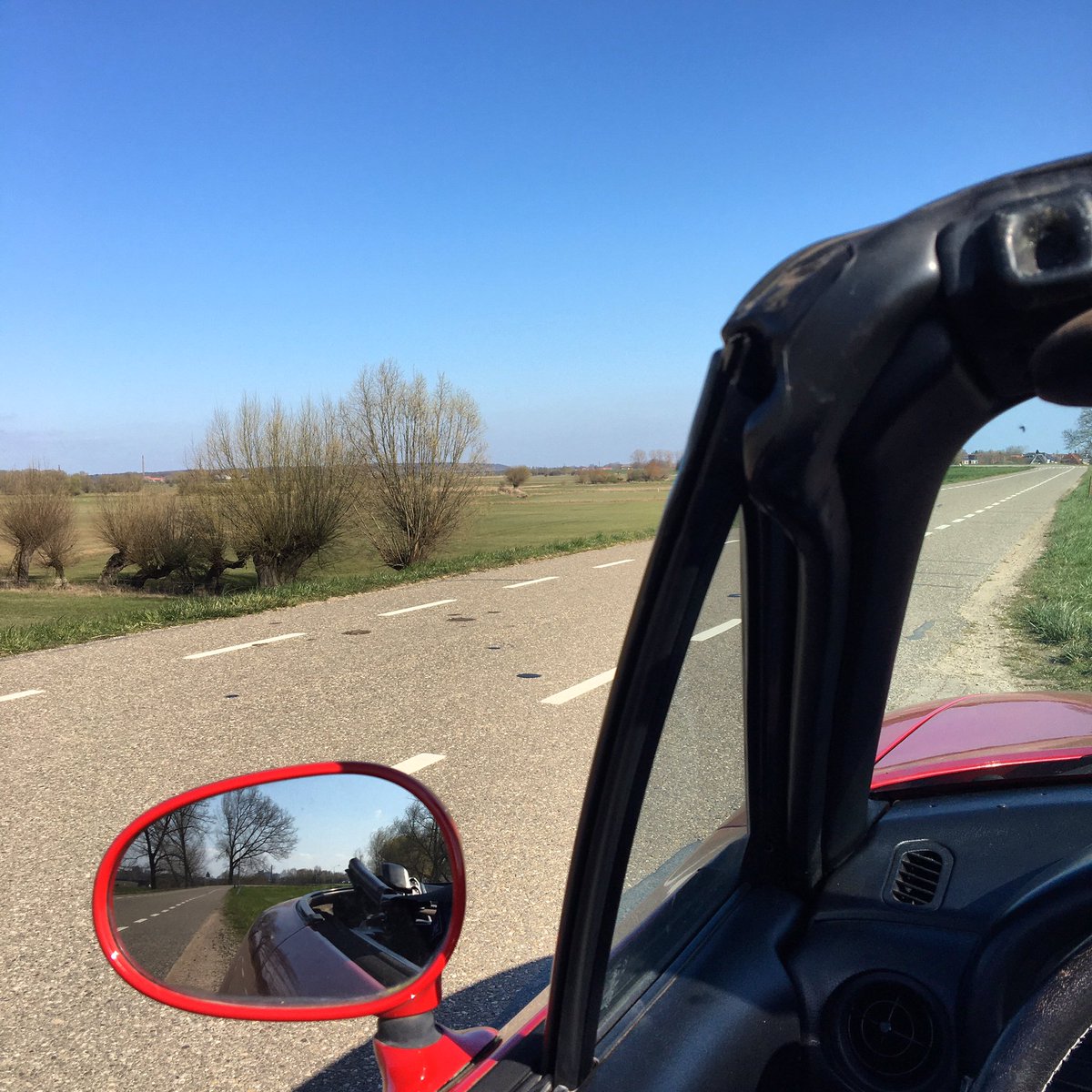 View_points's tweet image. Een van de beste manieren om alles even te vergeten is uitwaaien op de dijk #mx5 #gooijehaarlos #zen