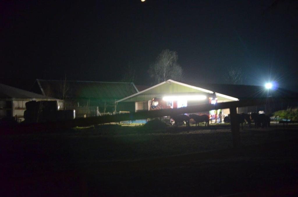 112Kort: Brandweer rukt uit voor buitenbrand in Nieuwe Pekela #brand #Pekela #brandweer..