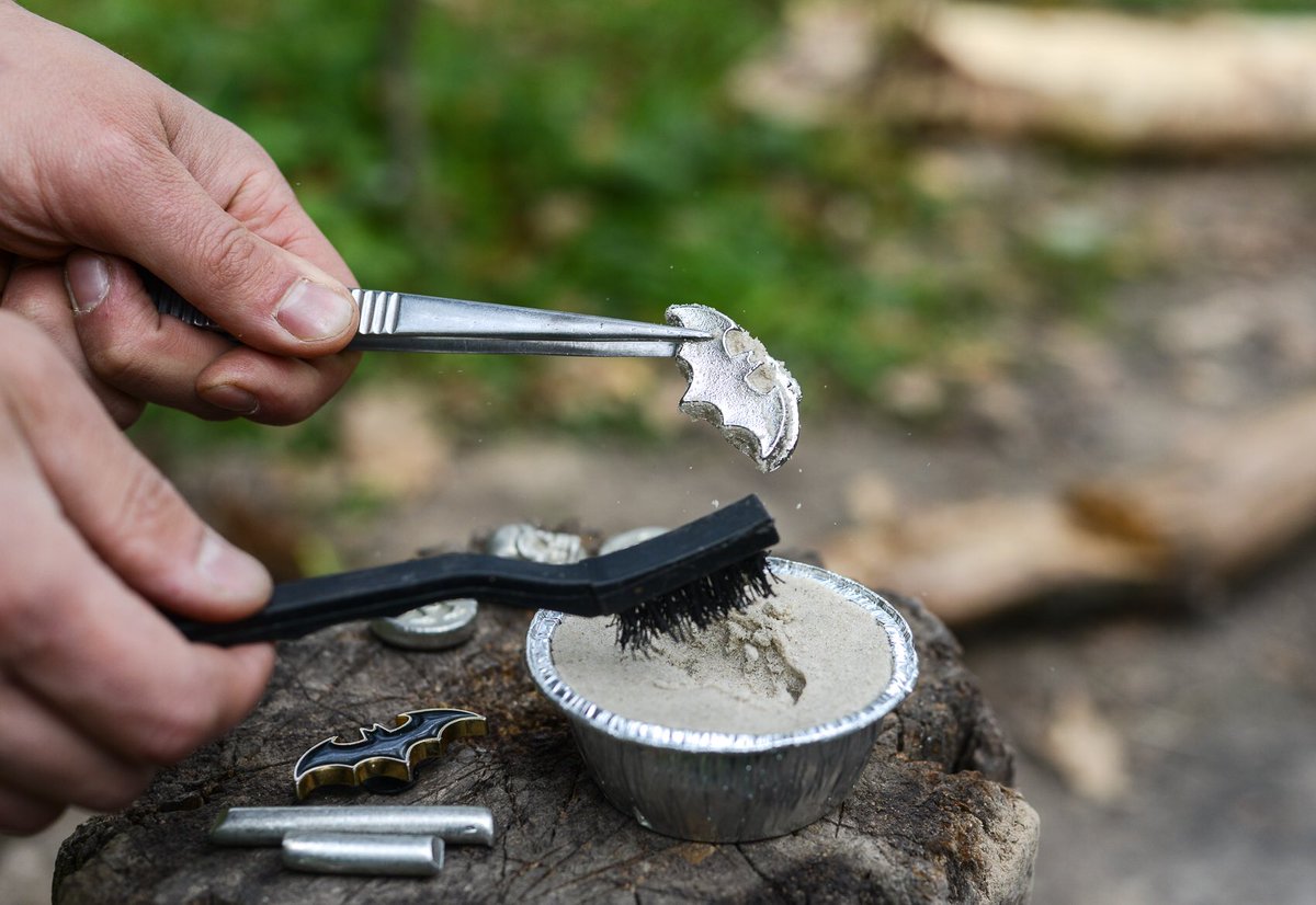 Хочется помочь другу, который остался без работы. У него очень классные наборы литья из олова. Плавить на обычной плите дома. Олово чистое пищевое. Отличное занятие для детей на карантине. Кому нужен такой набор напишите мне. Давайте помогать в тяжелое время друг другу.