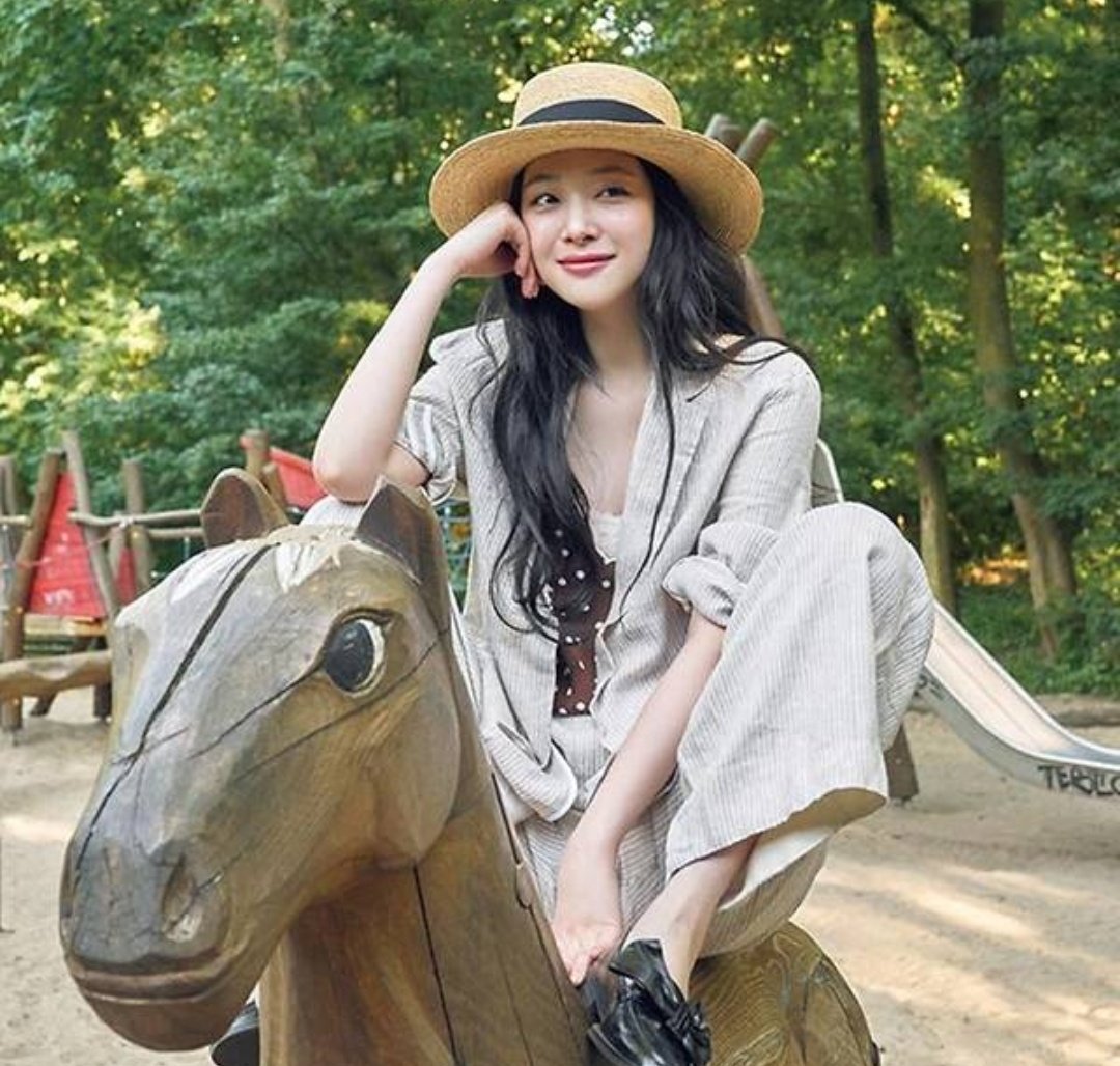 multicocoa's tweet photo. Sulli will always remain an icon for women around the world who have struggled to speak up and share their voice. Though she met a tragic end, today we should talk about her legacy - a truly inspiring women who left a mark on the industry. #OurPeachSulliDay https://t.co/3M7dLajW4b