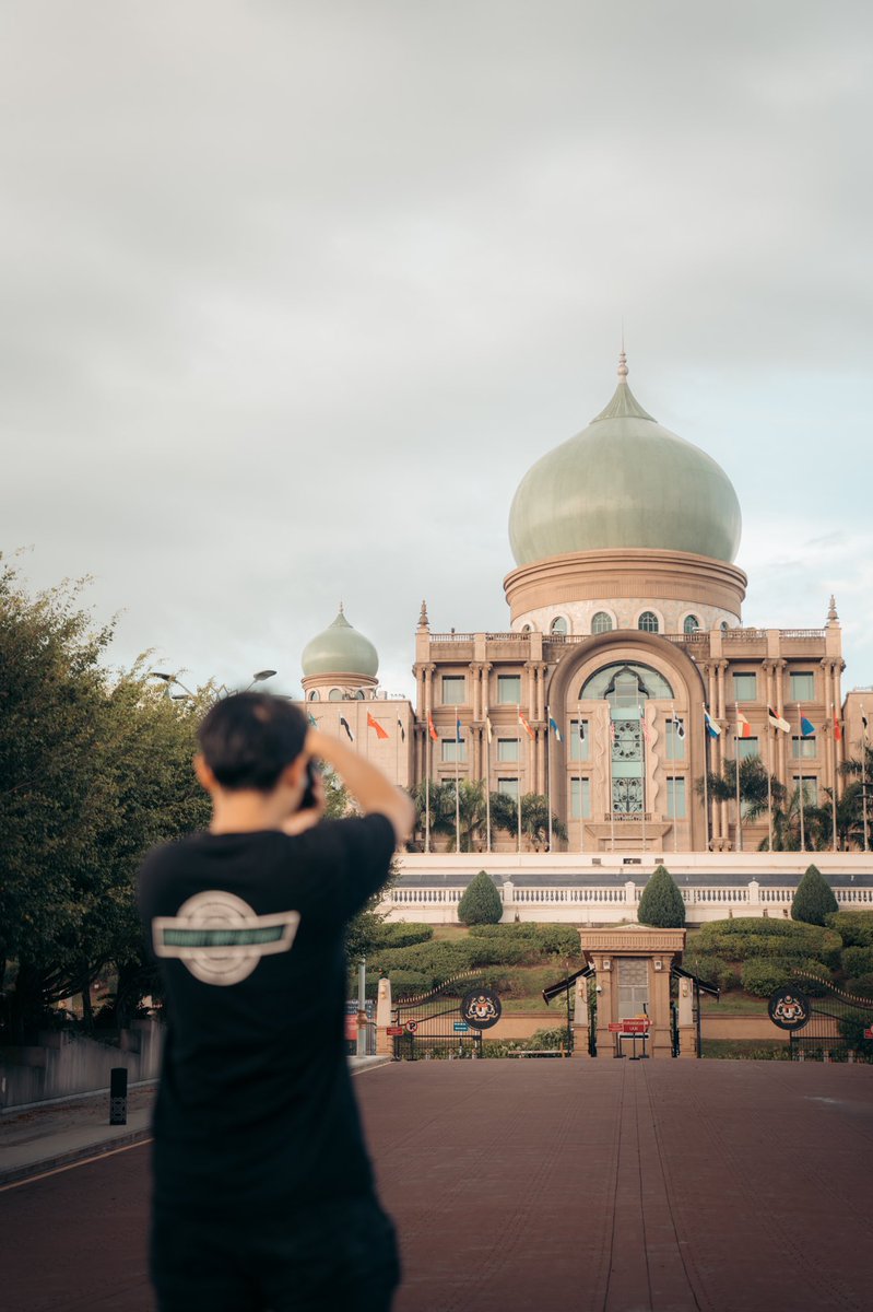 minghan1996's tweet photo. Stay strong Malaysia and stay safe everyone! 
#StayAtHomeAndStaySafe #StaySafe #Covid_19 #COVID19malaysia 
@TourismMalaysia @MyMOTAC @gayamagazine @TourismSelangor @theedgemalaysia https://t.co/jtebUWsKRL