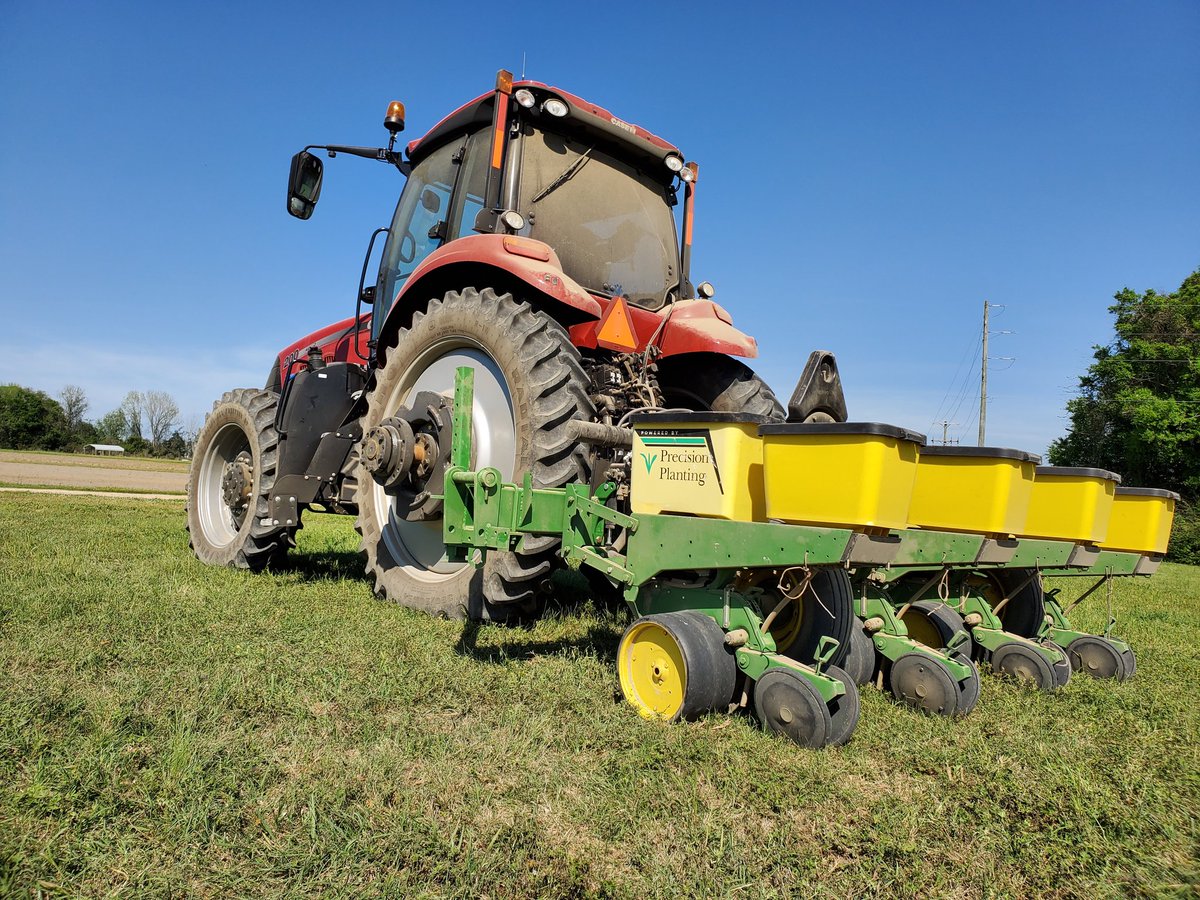 PrecAgEngineer's tweet photo. #plant2020 #essentialactivity #socialdistancing https://t.co/aZ4HdWxFf6