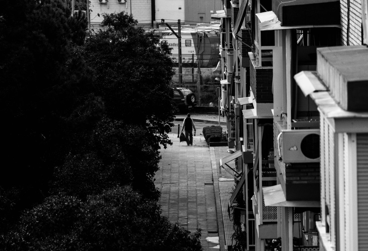 Raquelramirez97's tweet photo. El año que una pandemia nos hizo ver lo afortunados que somos
#Spain #covid19 #pandemia #CoronaVirus #SegundaSemana #Cuarentena #Quarantine #Picoftheday #PhotoStreet #Canon #Canon90D #Canon300mm  #Journalism #España #Confinamiento https://t.co/ZVkBQNvJjw