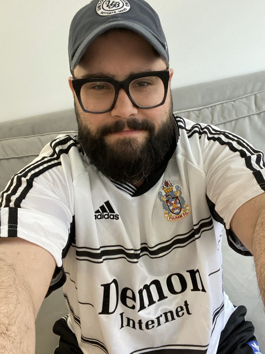 today’s jersey: the 99/01 home kit for Fulham FC, where I spent most of my life (side note: their sponsor at the time, Demon Internet was like THE internet provider of the dot-com era in the UK)