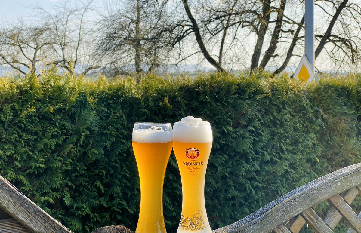 ChristianLaar's tweet photo. Bei herrlichem Sonnenschein ein #ErdingerAlkoholfrei trinken. #wirbleibenzuhause https://t.co/RZLph1jFcw