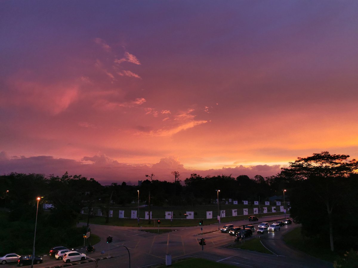 andcsy's tweet photo. Still one of the better sunsets I managed to photograph recently, while learning how to adjust things in my phone #SweetNightforVante #SweetArtForTaehyung #SweetCoversForV https://t.co/7lpiOQ6EkO