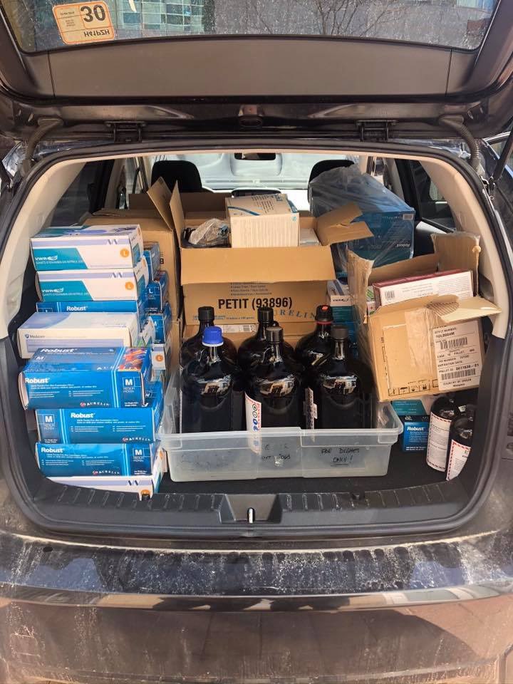 KameelaAlibhai9's tweet photo. UPDATE - Amazed with the #Ottawa community!! @uOttawaMed students received 80,000 gloves, 4000 surgical masks &amp; 600 #N95masks in 5 days. Huge thanks to 107 #localbusiness &amp; over 68 #citizens who are the reason we can help combat the #COVID19  #PPEshortage with the @OttawaHospital https://t.co/RAypiEM144