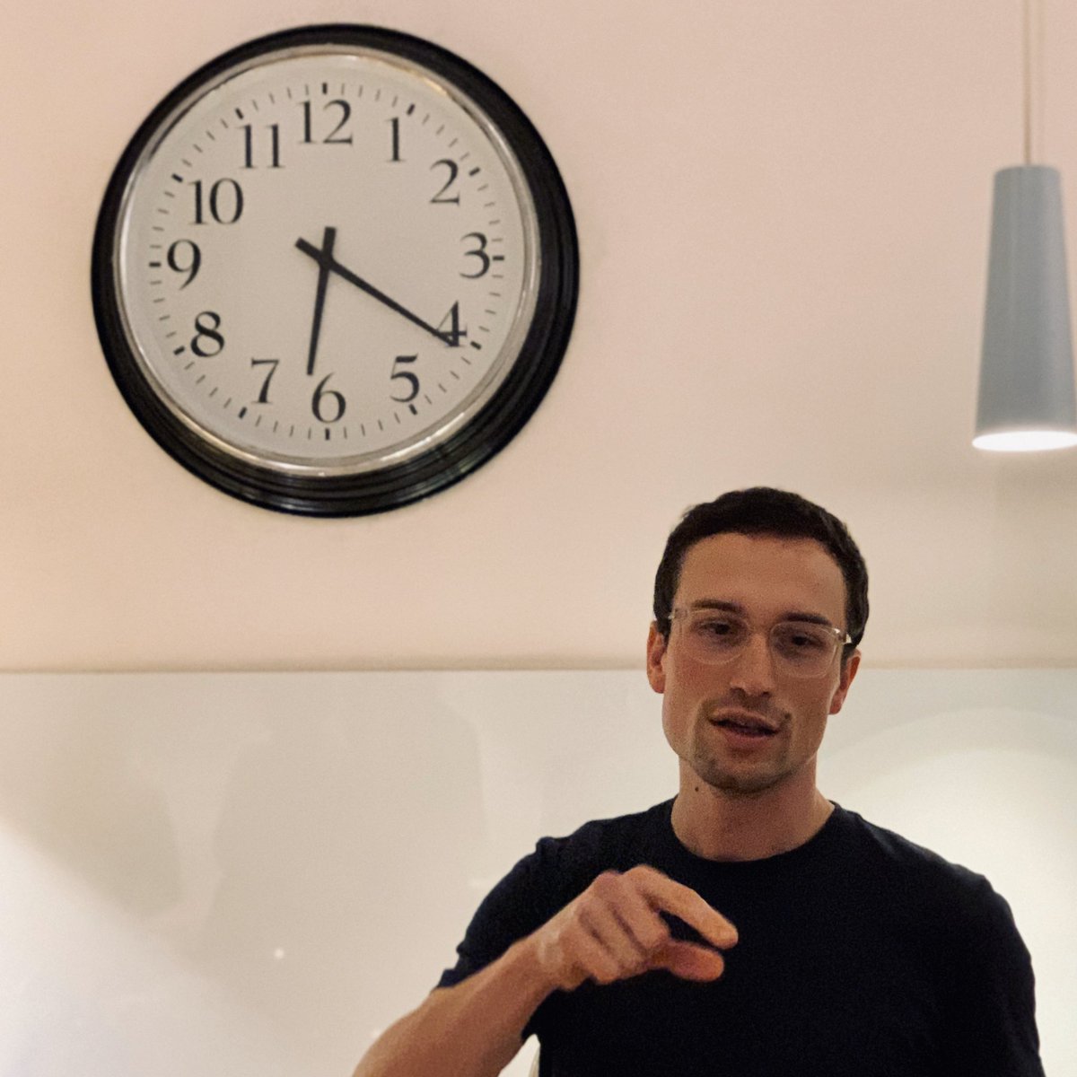 #FollowerPower

Wer in Berlin kann nä Woche medizinisches Personal als Fahrer:in mit gutem Essen versorgen?

Mein Bruder Markus ist Arzt an der Berliner Charité und hält mit seinen Kolleg:innen für uns alle weiterhin die Stellung #KochenFuerHelden 1/3

#COVID19 #FlattenTheCurve