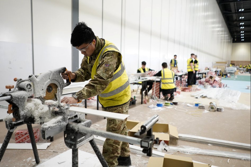 Army personnel including the Army Medical Services are working with #NHS to help turn @ExCeLLondon into NHS Nightingale hospital. It is expected to have 4,000 beds, with its first patients potentially arriving early next week. #InThisTogether #CovidSupportForce #Coronavirus