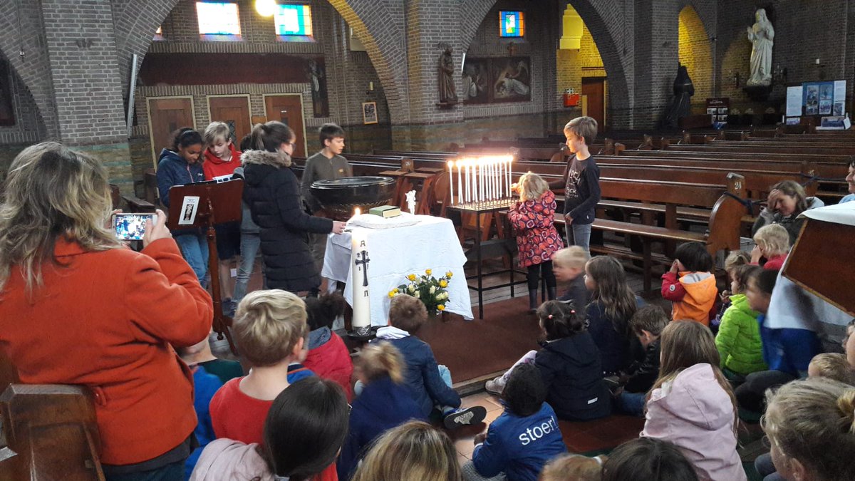 CatecheseGoedeH's tweet photo. Helaas hebben de kinderen een groot deel van de voorbereiding op Pasen moeten missen dit jaar... https://t.co/LNKevkc92e