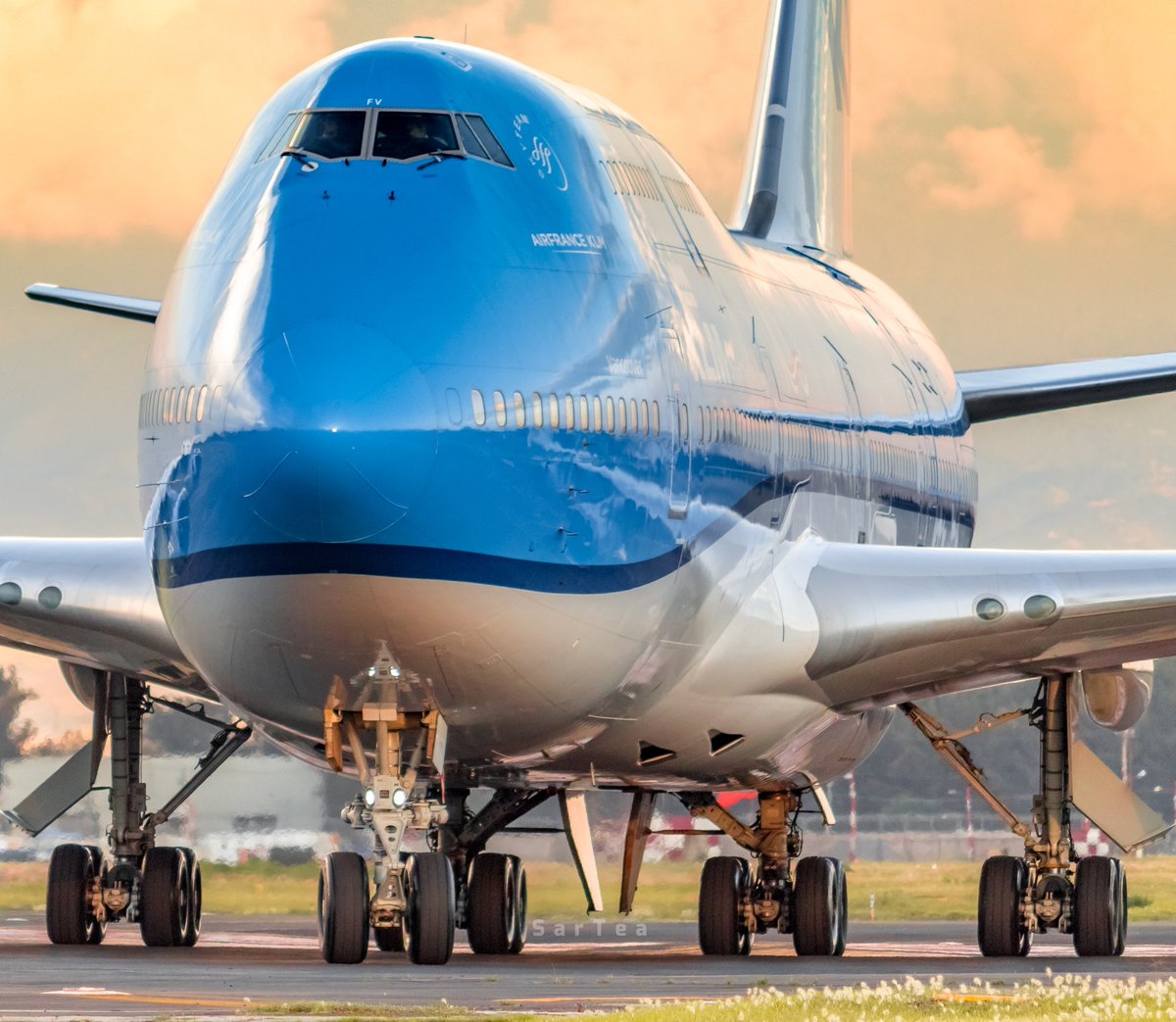 tea_sar's tweet photo. El registro PH-BFT es el encargado de llevar a cabo en éstos momentos el vuelo #KL685 (AMS-MEX), operado por @KLM_MX, @KLM con un equipo Boeing 747-406 por última vez, hoy 28 de Marzo.
#PHBFT #KLM #Royaldutchairlines #Boeing #Boeing747 #B747400 #aicm #mmmx #aviation #boeinglover https://t.co/wL6F1EkVoA