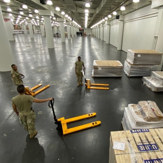 FOXCATA7's tweet photo. fema: RT @EsperDoD: A rapid transformation of NY’s #JacobJavitz Convention Center via the NY Army National Guard Soldiers of the 133rd Composite Supply Company.  #NYC #COVID19 https://t.co/LrrIM50qEj