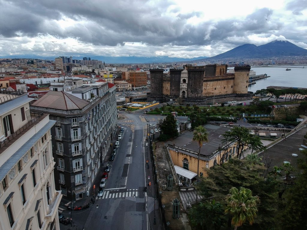 COVID, NAPOLI RISPETTA I DIVIETI
