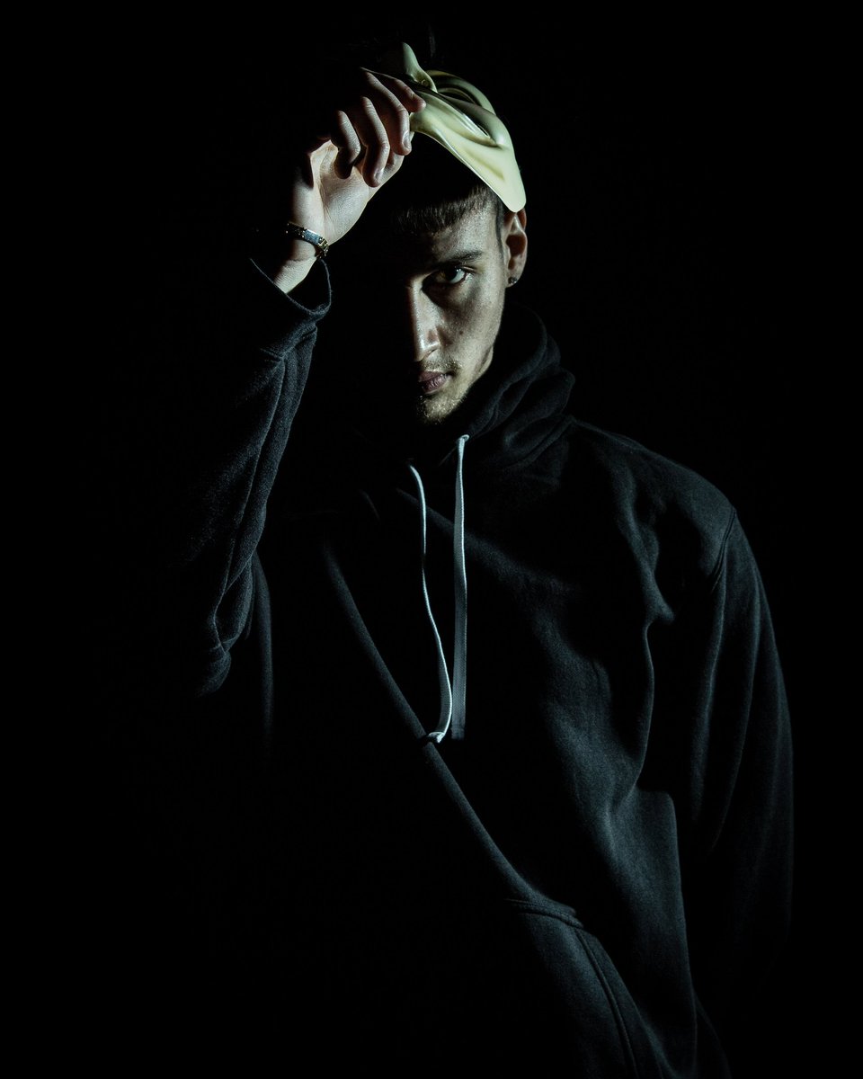 wolvcollphoto's tweet photo. Student work highlight- from the recent #problemsolving units #studio project by @ualawardingbody #level3 #diploma #year1 #photography @wolvcoll 📸: @valet.wc #lighting #studiophotography #lightingpatterns #working for a #client #lowkey #annonymous #portrait #3dproblemsolving https://t.co/F6oy3ChjZE
