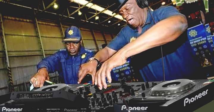 DeepBoss3's tweet image. The most Hated DJ @GenBheki_Cele 
#Covid_19 #junkstatus #day2oflockdown #dontrushchallenge 
@WendySA_1 @DeepBoss3 @CUPIDDEEPSA1 @AdvoBarryRoux @danielmarven