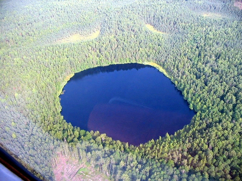 Глубина озера хорошего. Озеро Свитязь Украина. Свитязь Беларусь. Бездонка Беларусь озеро Беларусь. Белоруссия озеро бездонное озеро.