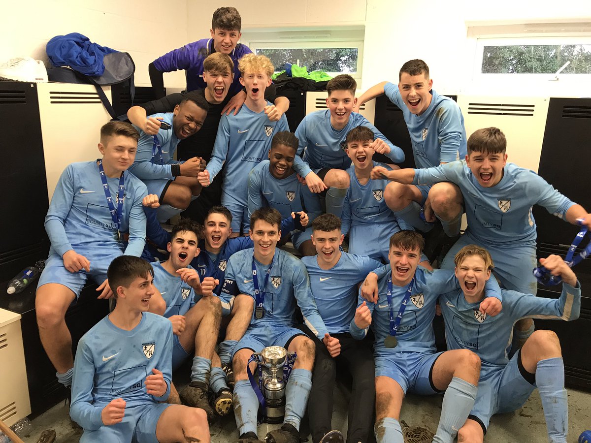 If you are a football person please join the challenge of posting a football photo. Just one picture, no description. Please copy the text in your status, post a picture and look at some great memories/pictures. Missing football.