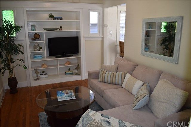 _ApplesTeam's tweet image. Incredible opportunity to live in Belmont Heights! This hidden gem is exactly the property for you, with your vision for potential you will be living in a quality neighborhood 1 bedroom 1 bathroom home with attached garage buff.ly/30O2kPL #ad #ApplesTeam #realestateagent