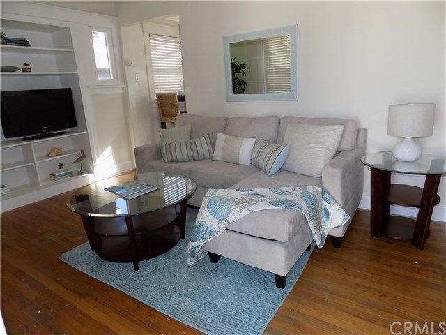 _ApplesTeam's tweet image. Incredible opportunity to live in Belmont Heights! This hidden gem is exactly the property for you, with your vision for potential you will be living in a quality neighborhood 1 bedroom 1 bathroom home with attached garage buff.ly/30O2kPL #ad #ApplesTeam #realestateagent