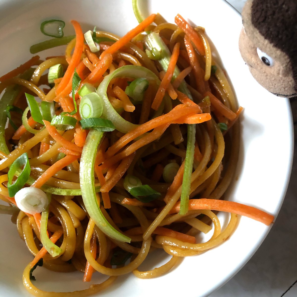 greenietravels's tweet photo. Looks like the spicy peanut noodles from 2 weeks ago, but it’s actually ginger scallion noodles. Super tasty!
.
.
.
#gingerscallionnoodles #scallionginger #vegetarian #madefromscratch #homechef #casagreenie #eatmorenoodles #mostlymeatlessmarch https://t.co/6tWdvy93XR