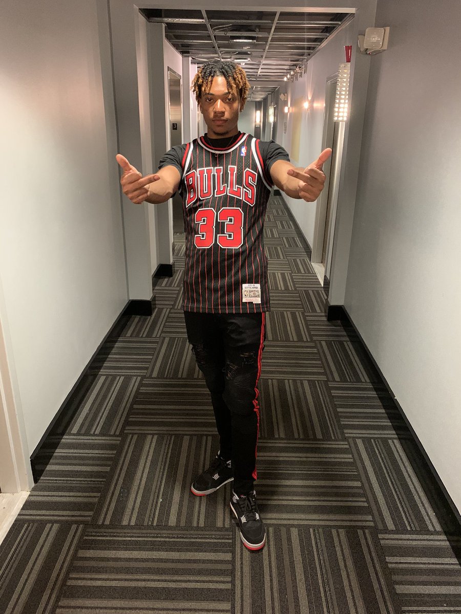 josephj10k's tweet photo. Gotta shoot two at her 👺 https://t.co/5Y1rZOqKpZ