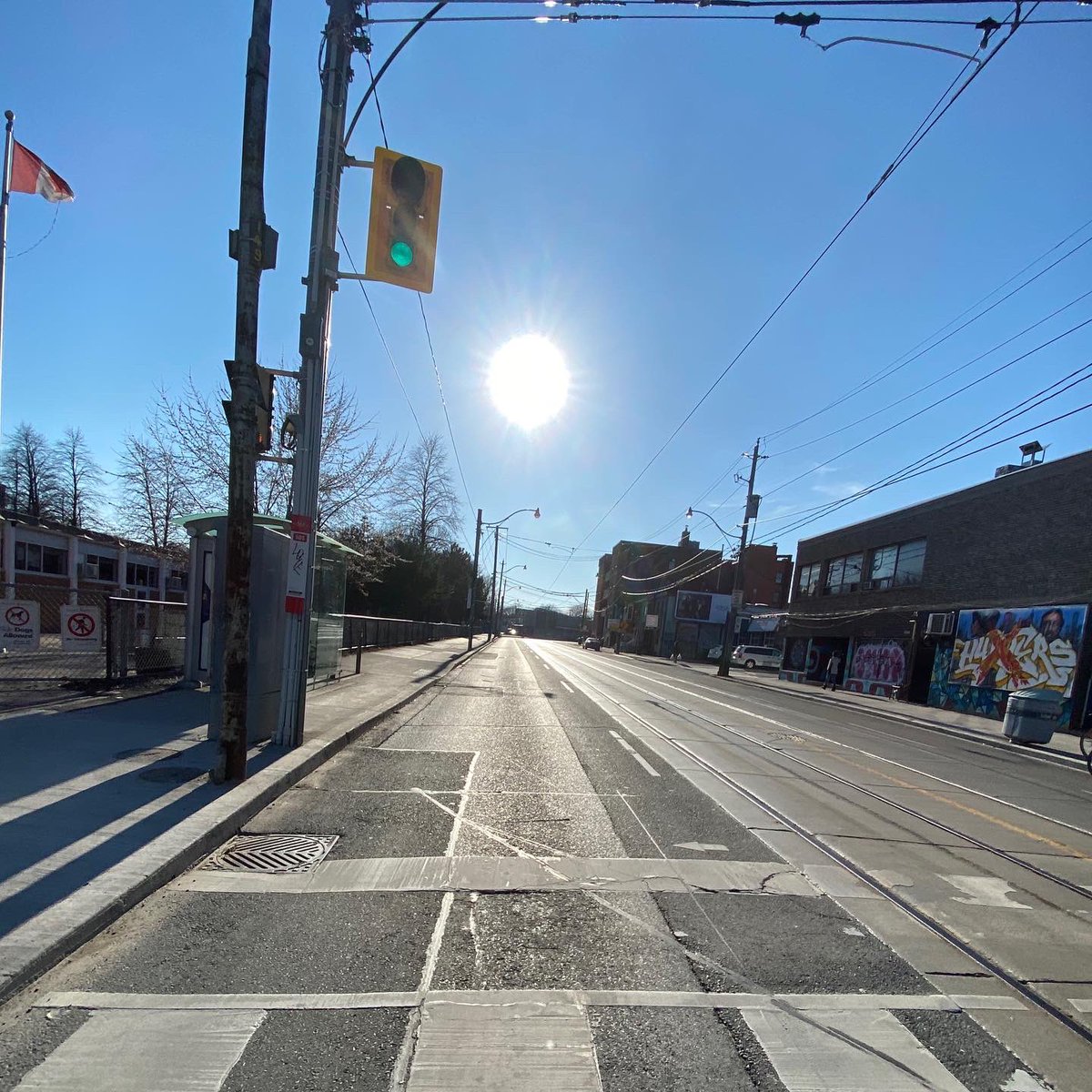 #toronto! you locking it dowwwn. took these 530 pm friday, rush hour. adelaide@yonge, queen@bathurst, bridge@portland, dundas@augusta. you’re keeping the #ER safe. cases are going to pick up, but we’ve had time to make space, practice intubations etc. bless you and f #COVID19