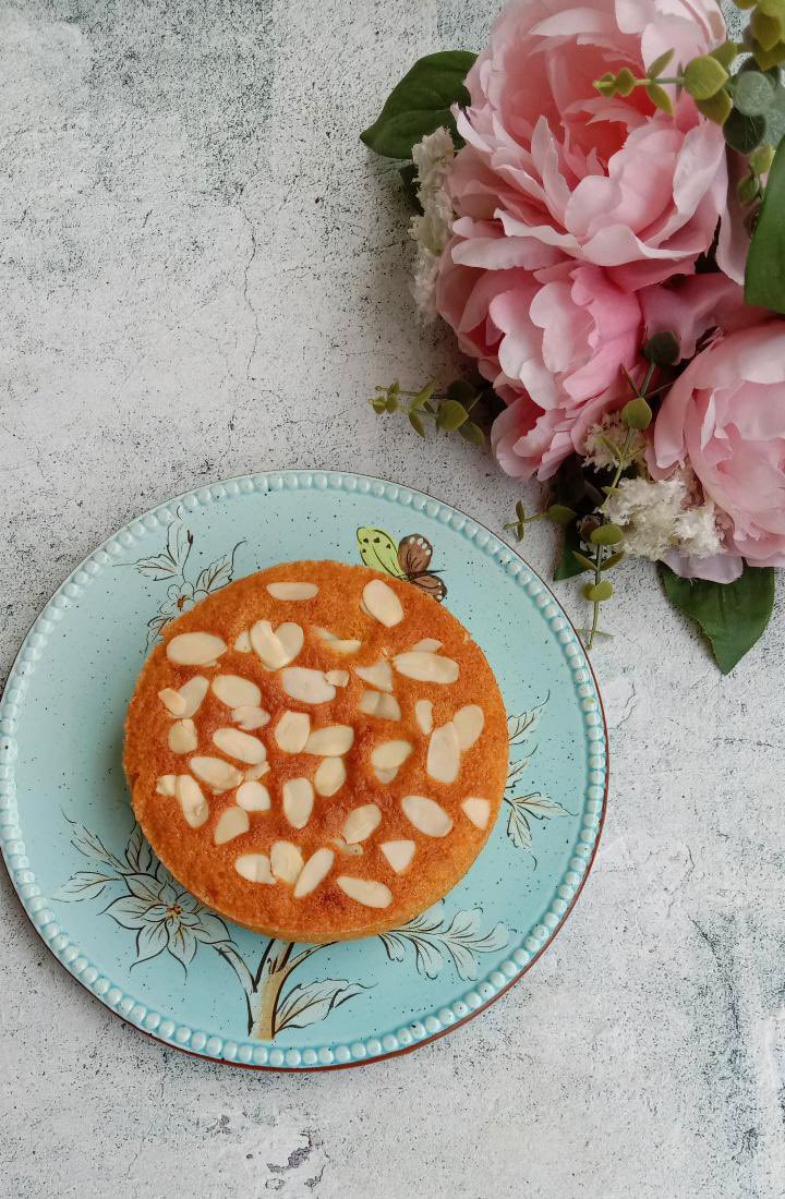 CAKE! This word has always made me grin silly and these tough times we all deserve some grins. Also so many requests for easy desserts that I thought let’s do one cake/dessert recipe a week. ⁣⁣Starting with this delicious Mini Orange Almond cakes.  https://www.sinamontales.com/mini-orange-almond-cake/