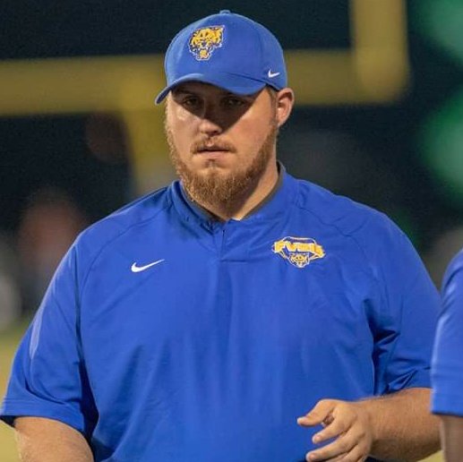 New challenge! Once you have been nominated, you have 24 hours to respond or donate $20 to a local charity. Pass it on by nominating 4 coaches and post picture(s) of you coaching. @CoachFaustino1 nominated me. I nominate <a href="/ecard6568/">Ed Carducci</a> @ejshaah1 <a href="/BellfyCoach/">CoachBellfy</a> <a href="/ra_murray/">RAMurray</a>