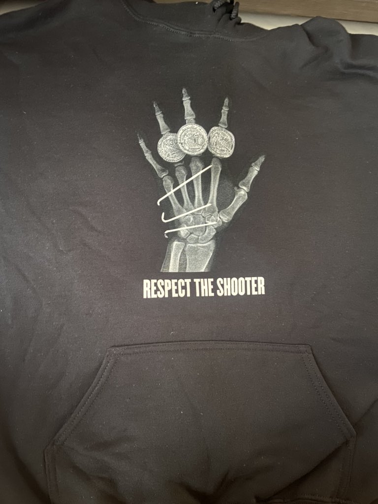 Finally got my hoodie. Thanks @TheWarriorsTalk !! #RespectTheShooter