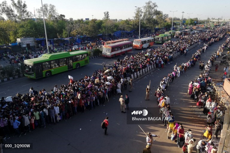  #Lockdown21 Almost all these thousands of workers walked to this Delhi border from other parts of India's capital. Here, they were in long, serpentine queues -- some of them in fact four parallel queues in one, and at least 500 meters long for their buses. My  @AFPphoto.  @AFP