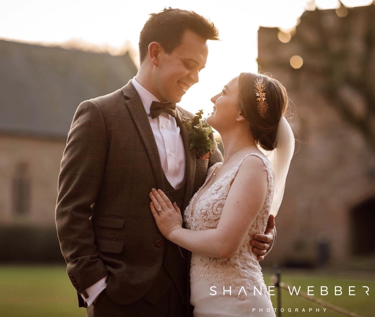 Getting #realwedding photos at a time like this is v.special! #Thankyou Hannah for sharing this fab #weddingphoto wearing the epic Hemera #bridalhairslide #handmade by <a href="/rachelchaprunne/">Rachel Chaprunne</a> from #HoneyblossomBridal. #Congratulations!x
🏫 : <a href="/Peck1/">Peckforton Castle</a> 
📸 : Shane Webber
💄 : <a href="/jodiemakeupuk/">Jodie A Smith</a>