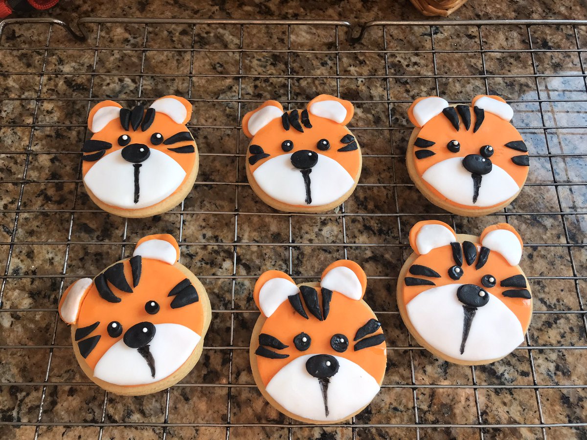 REALHELENWHEELS's tweet photo. As it’s the weekend so no #homeschooling (yippee 🥳) I had the luxury of some me time &amp; trialled my new biscuit cutter to make tigers. With the leftover icing I challenged my sons to create fox faces. 🙌🏻 to them for fantastic results 🏅 #bakersofthefuture #StayHomeSaveLives https://t.co/q8ujjXY8e1