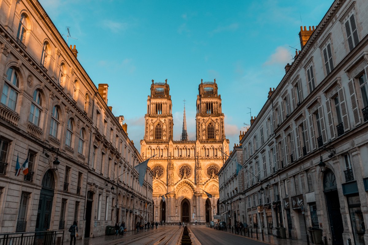 DamianPwl's tweet photo. ⛪️"Cette cathédrale a été bénite de main de Dieu, elle ne le sera point de main d'homme !" Saint Euverte
600 ans pour construire ce joyau d'architecture... ✨
Découvrons son histoire et celle d'@OrleansOT avec
@PlumeHistoire ! 
➡️https://t.co/0C3XVHEprb 
📸 @PawlowskaLouise https://t.co/8hVmgqebUZ