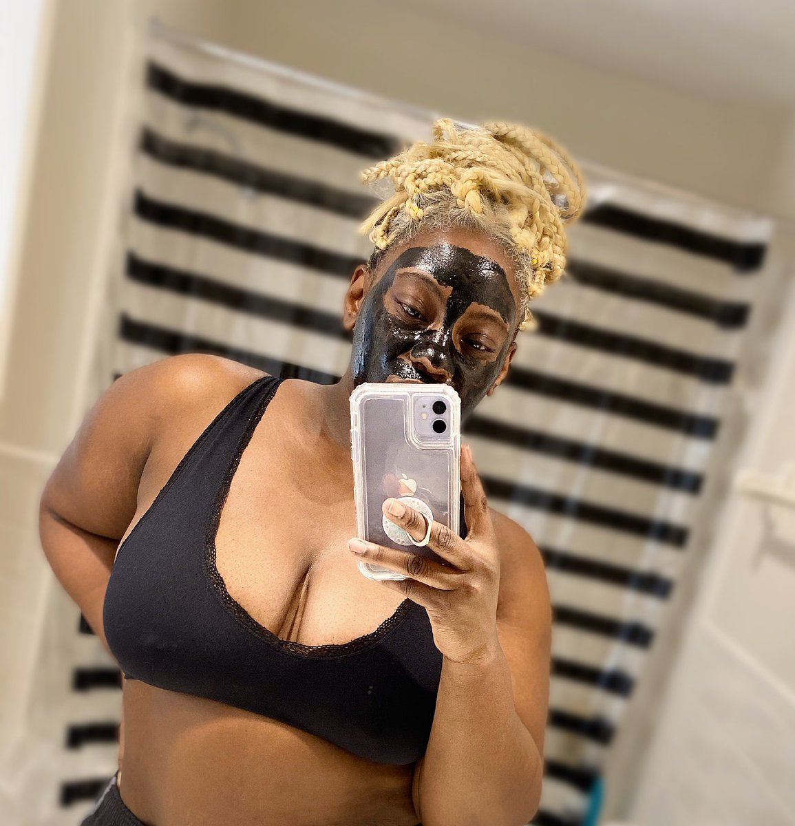 AllThingsMikita's tweet photo. With that being said, my collab with @MyMagicMud is perfect for this mama who’s been home with 3 kids for 14 days! #SelfCare at its finest! #CharcoalMask #MyMagicMud #StayHomeKC https://t.co/hcNTHNc01Y
