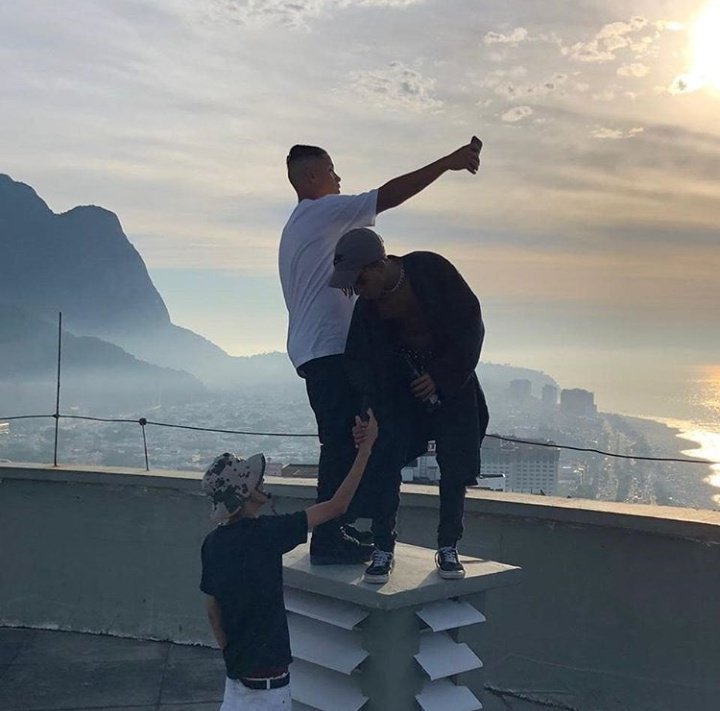 EXOSAUKEN's tweet photo. essas fotos me passam uma feel muito boa #gdns https://t.co/cyZlWvXjlV