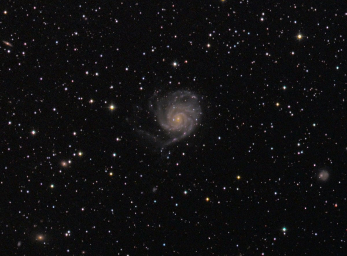 KeefBram's tweet photo. 135mm is a little short for Galaxies, anyhow I had a go at M101, its nicely placed for long image runs and away from light pollution.Crop image &amp; full frame 2.5hrs Lum and RGB  #samyang #135mm at F2.4  #Atik #383L+ &amp; #ZWO #294MCpro   #Astrophotography #lancashire #ThePhotoHour https://t.co/lbZ1xt0dRl