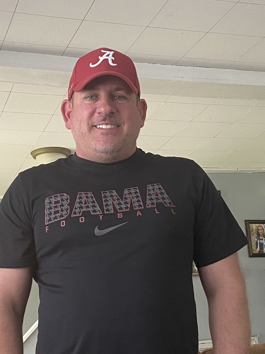 rhettmurphy77's tweet photo. Hey @Greg_Byrne, I’m staying home &amp; practicing social distancing! #RollTide🐘 https://t.co/Cj3xlM9ITi