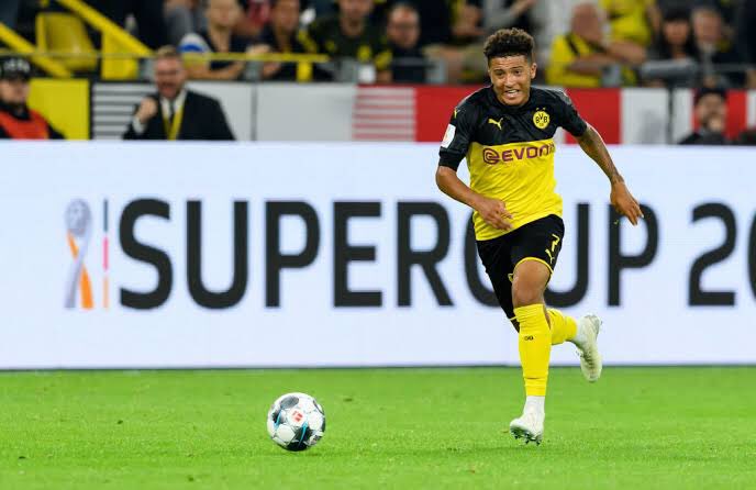 6.  #MUFC are solely lacking a creative wide man like Sancho, they’ve got talents in Rashford, Mason & Martial but they’re all CF playing out wide, Sancho loves keeping his width which stretches teams and opens spaces for Utd to attack into & create an overload in the penalty area