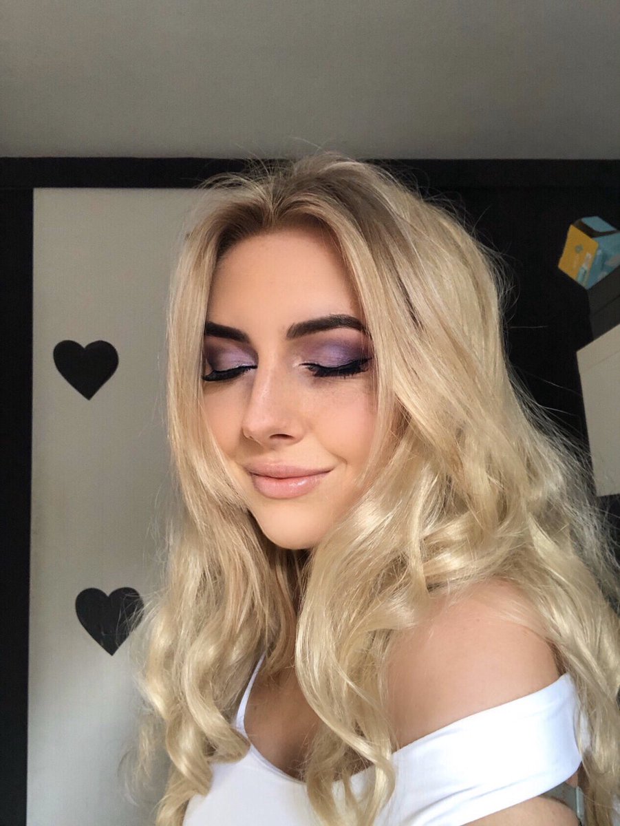 kimberleyjoella's tweet photo. Can’t wait for cons after all of this... First make-up tryout for my #elsafrozen2 cosplay! ❄️✨

#showyourself #frozen2 #frozen2cosplay #cosplay #frozencosplay #elsacosplay https://t.co/PyfHMA3Twn