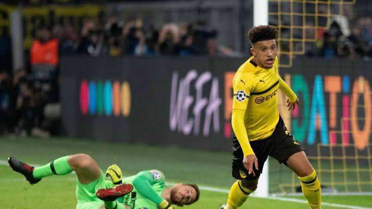 8. Sancho would also help  #MUFC forwards in decision making, Sancho for Dortmund consistently arrives late at the back post, 65% of his goals have come from back post area. This’ll let Utd players be more decisive in the final third and find Sancho who will arrive late to finish.