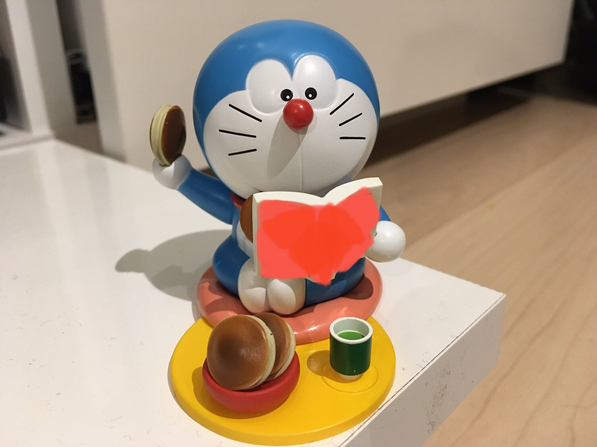 ぺけにし F ぺけお それでは回答発表です ドラえもんが読んでいるのは ドラえもん でした W てんコミ5巻 かがみの中ののび太 を読んでいます 正解者は わにさん一名でした おめでとうございます ちなみにudfのフィギュアには漫画も描かれて
