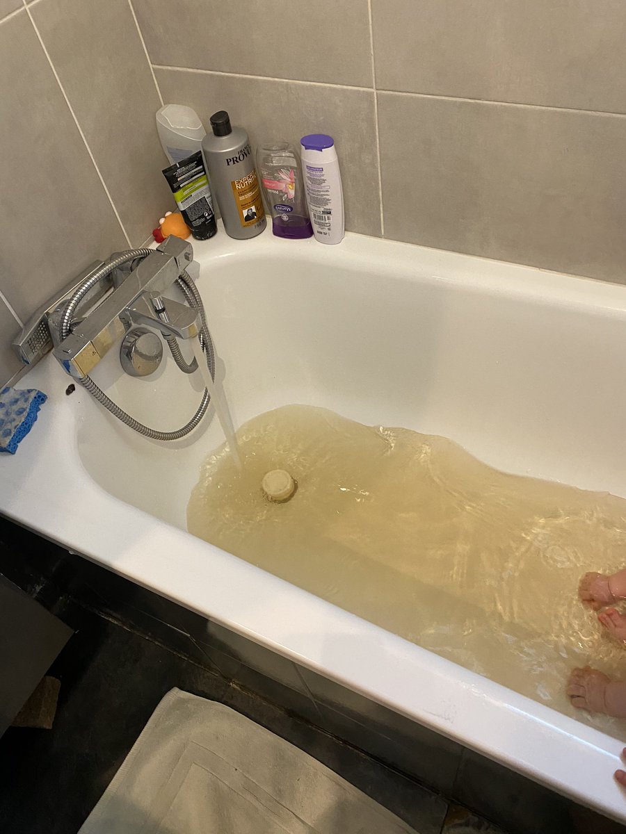 math533's tweet image. Mais c’est quoi qui sort de mon robinet ? 😭