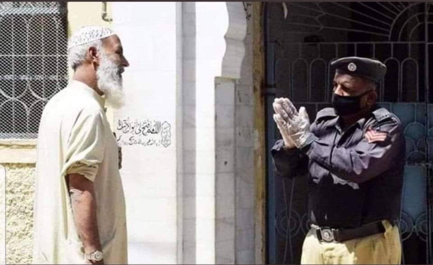 SyedaSaba12's tweet photo. Allah da wasta hai tuanu Molvion🙏🤣
For God’s sake
For God’s sake..
#ImportantMsg
#StayHomeSaveLives #CoronavirusPandemic
@Zeeshan85390728 @zahida_rahim @Islam_aur_hum
@Shahidmasooddr @kaleemunique @hamza1121555 @ErinaKhan8 @sabinsanhain @munirawilson @GandapurPAT @Muddassar04 https://t.co/LdaUN9g4gF