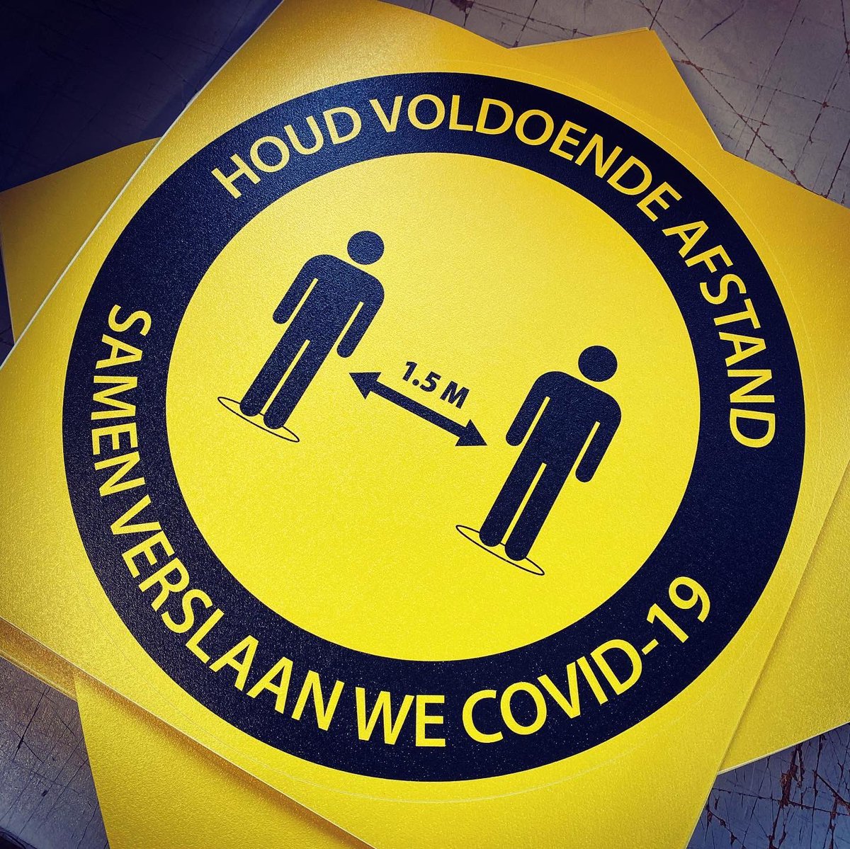 menoorbv's tweet photo. Met spoed “Houd afstand” vloerstickers nodig. Mail naar info@menoor.nl #Covid_19 #Corona #CoronaPandemie #coronavirus #COVID2019 #covid19Nederland #houdafstand #SocialDistance #SocialDistancing #StayAtHome #tekoop #vloersticker #vloer #sticker #streep #folie #menoor @menoorbv https://t.co/EG8GuedQj2