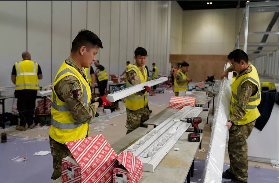 Army personnel including the Army Medical Services are working with #NHS to help turn @ExCeLLondon into NHS Nightingale hospital. It is expected to have 4,000 beds, with its first patients potentially arriving early next week. #InThisTogether #CovidSupportForce #Coronavirus