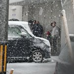 この大雪の中ドラッグストア前には相変わらずマスク行列…?もはや趣味?日課??