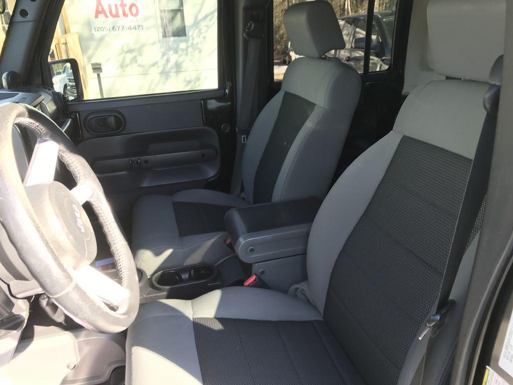 JSAutoLLC's tweet photo. Ride into summer in style with our 2010 JEEP WRANGLER UNLIMI SAHARA 😎 This bad boy is lifted with brand new tires and rims! With upgraded grill guard and running boards!! Snag it up before it's gone at https://t.co/bJM53QjO3m
-
#LincolnAL #LayLake #PelhamAL #AuburnAL #CullmanAL https://t.co/QAU7SGd5sl