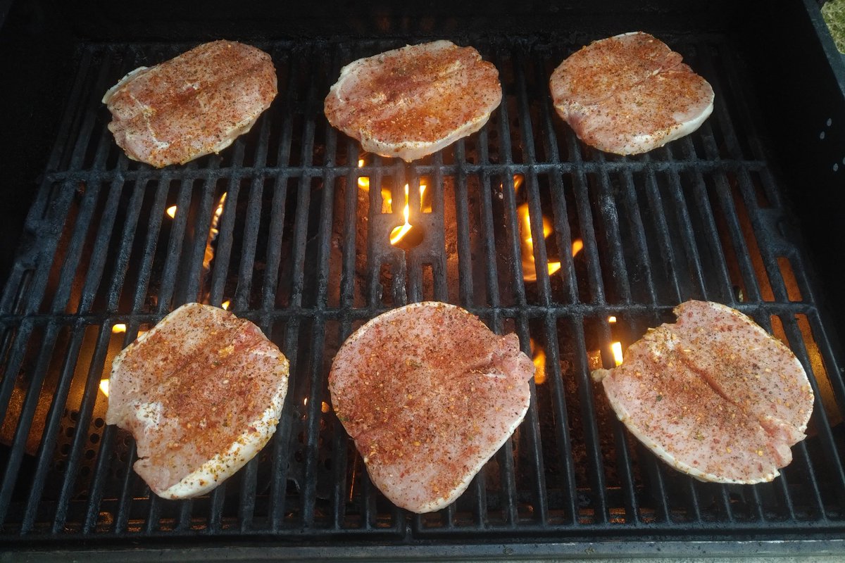 WoolyGoalie's tweet photo. Not much to see here, Other than a Premium Set of @NesbittsMeatMkt Pork Chops. I added a lil Club House Brazilian BBQ Spice to them, then sear 10 mins/side. #ZombieApocalypse #SpringBBQ #SocialDistanacing https://t.co/VGKgEiVjnX
